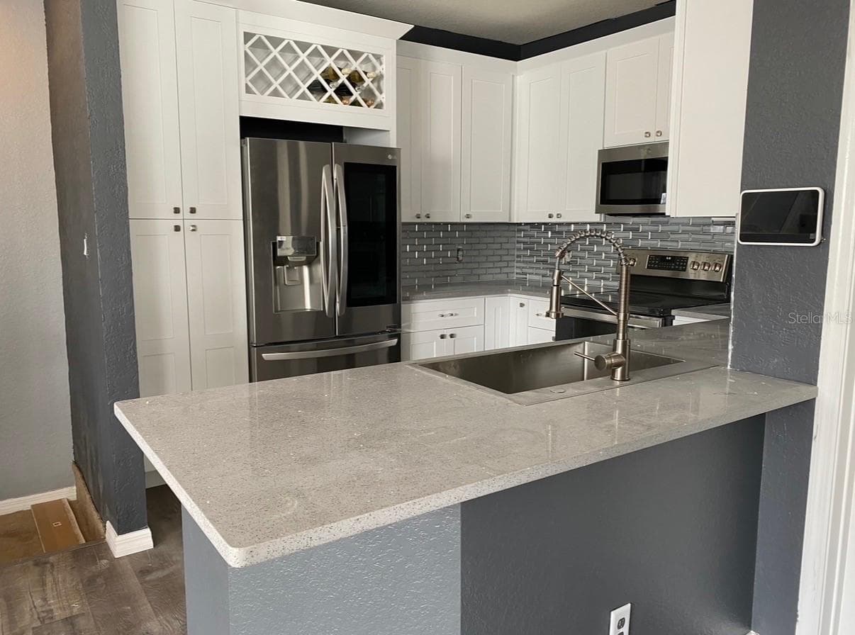 Townhouse at 2388 GRAND CENTRAL PKWY #8, ORLANDO, photo 3 of 14