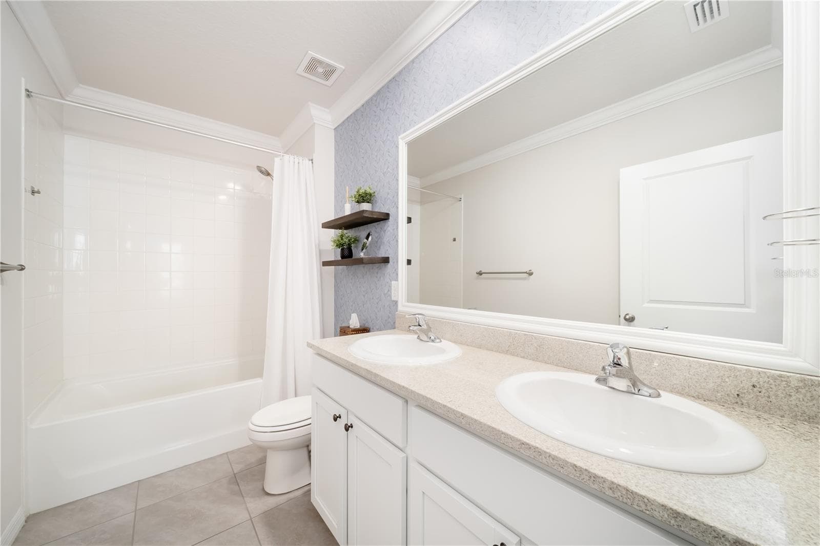 Single Family Residence at 3343 HILLTOP CIR, LAKEWOOD RANCH, photo 48 of 92