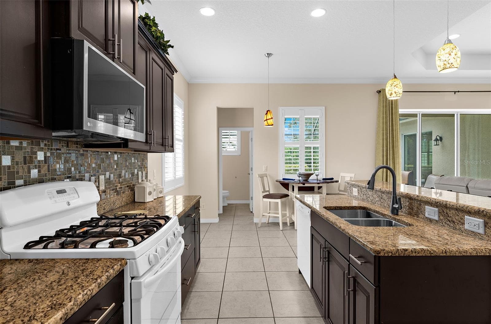 Single Family Residence at 4720 CLAREMONT PARK DR, BRADENTON, photo 18 of 49