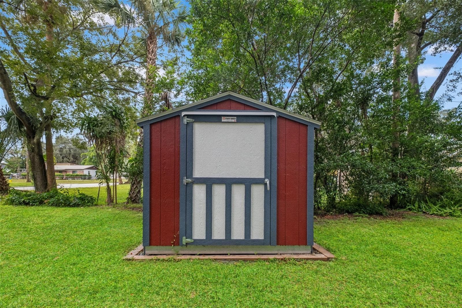 Single Family Residence at 803 E HOLLYWOOD ST, TAMPA, photo 40 of 50