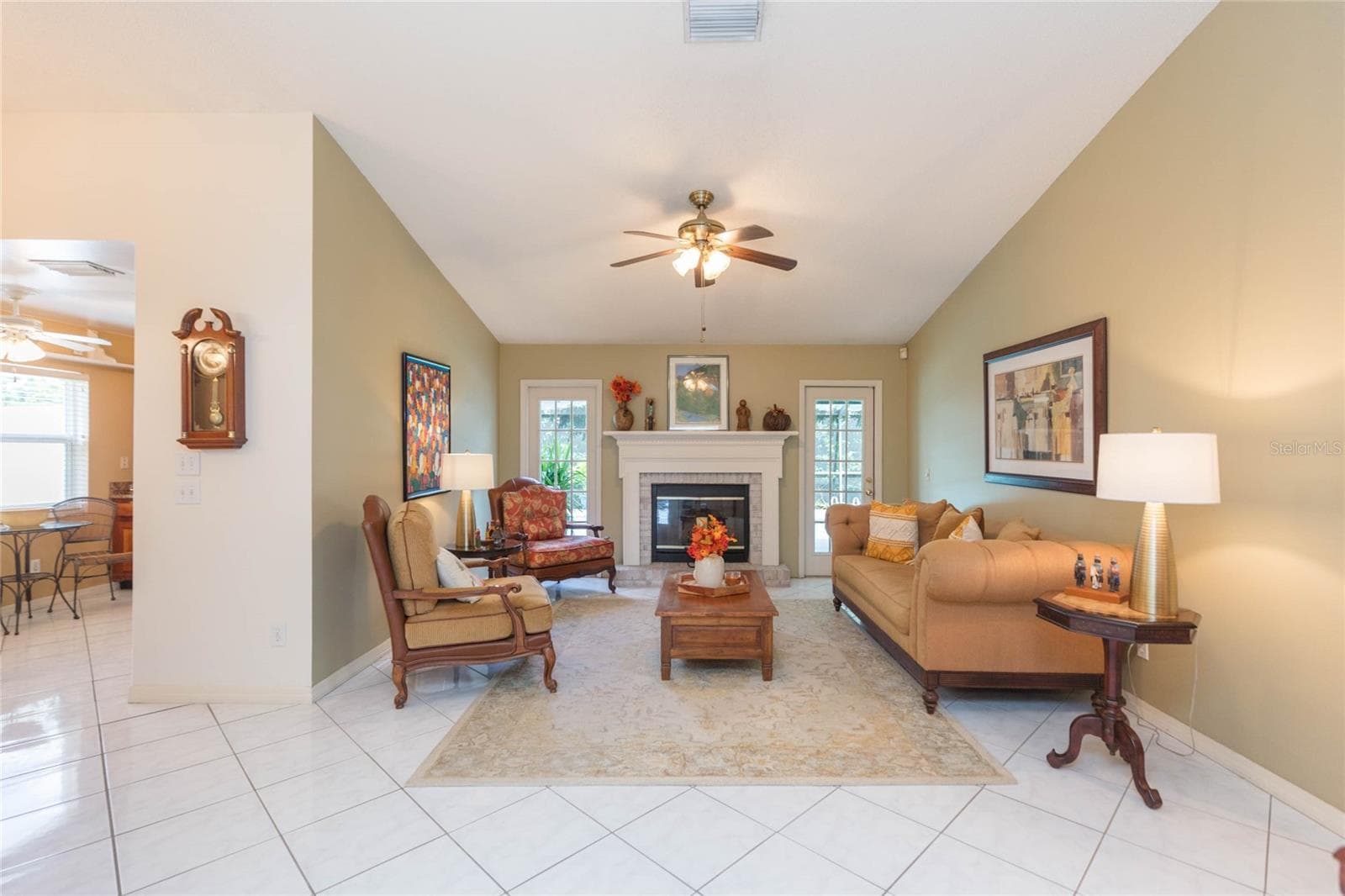 Great Room w/wood burning fireplace - 4932 CYPRESS TRACE DR, TAMPA
