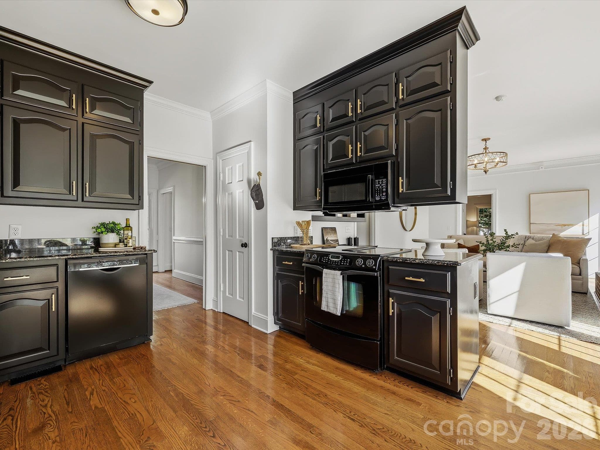 Single Family Residence at 11215 Idlewild Road, Mint Hill, photo 10 of 46