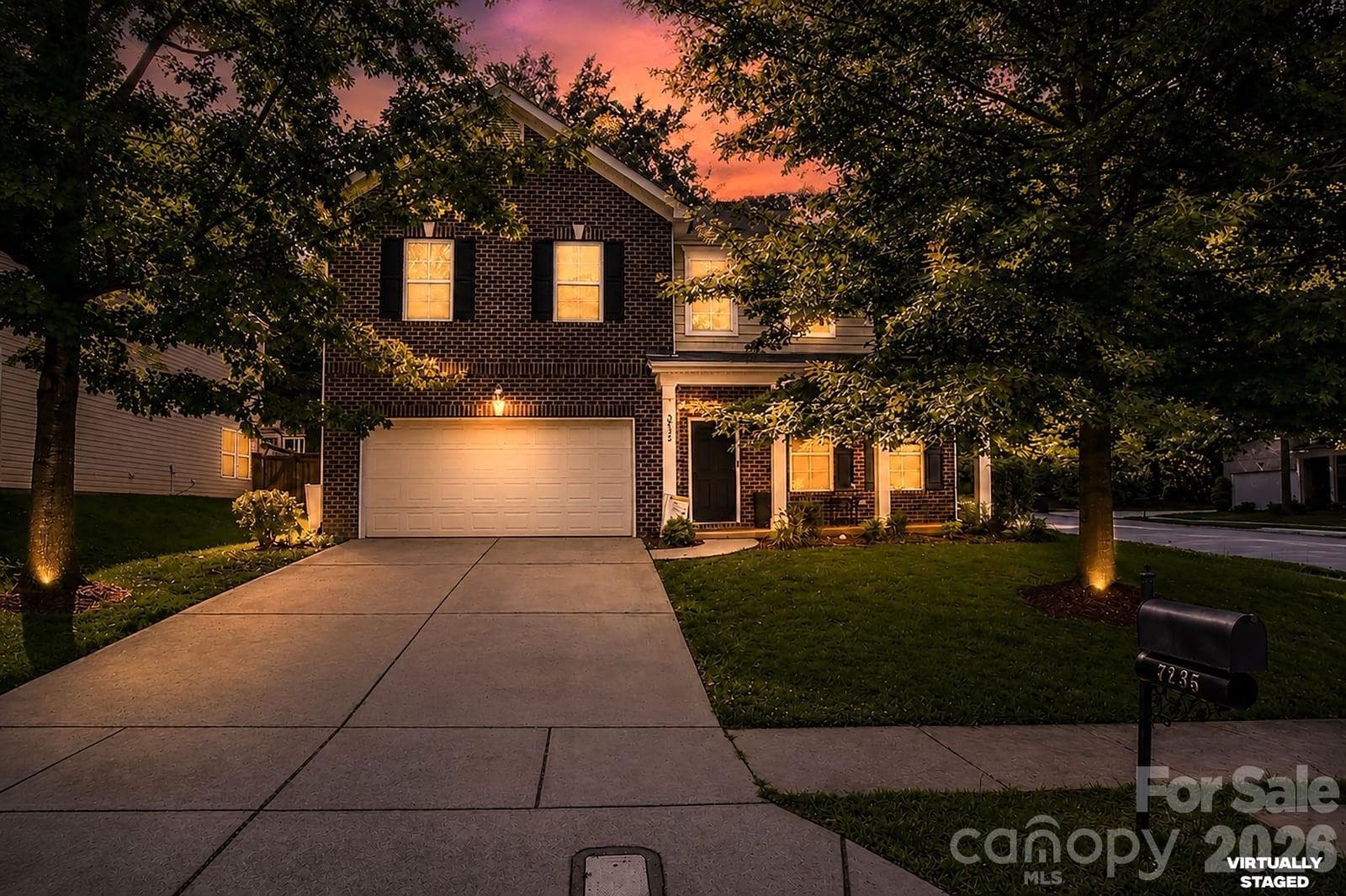 Single Family Residence at 7235 Barefoot Forest Drive, Charlotte, photo 2 of 48