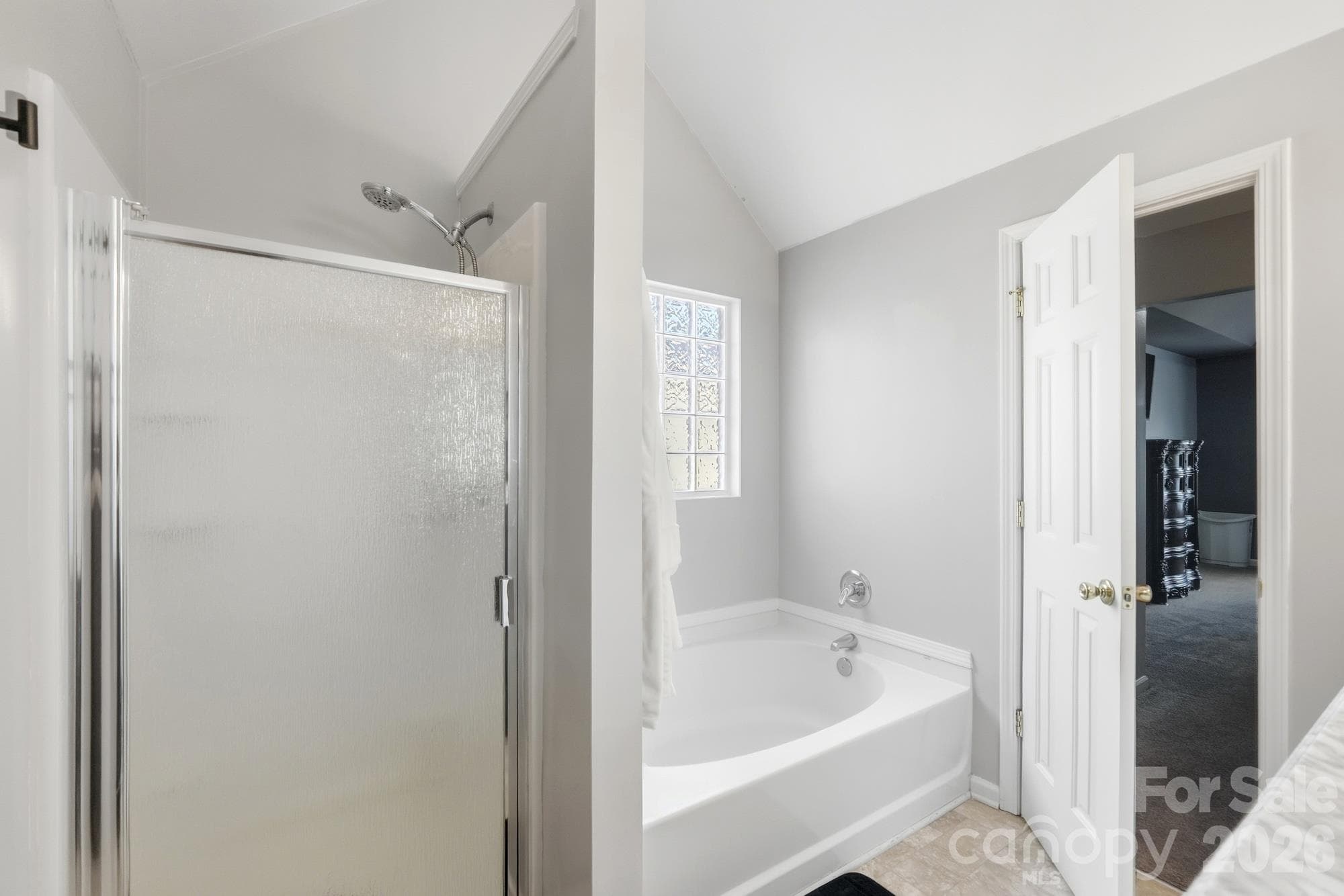 Single Family Residence at 623 Finborough Court, Charlotte, photo 6 of 37