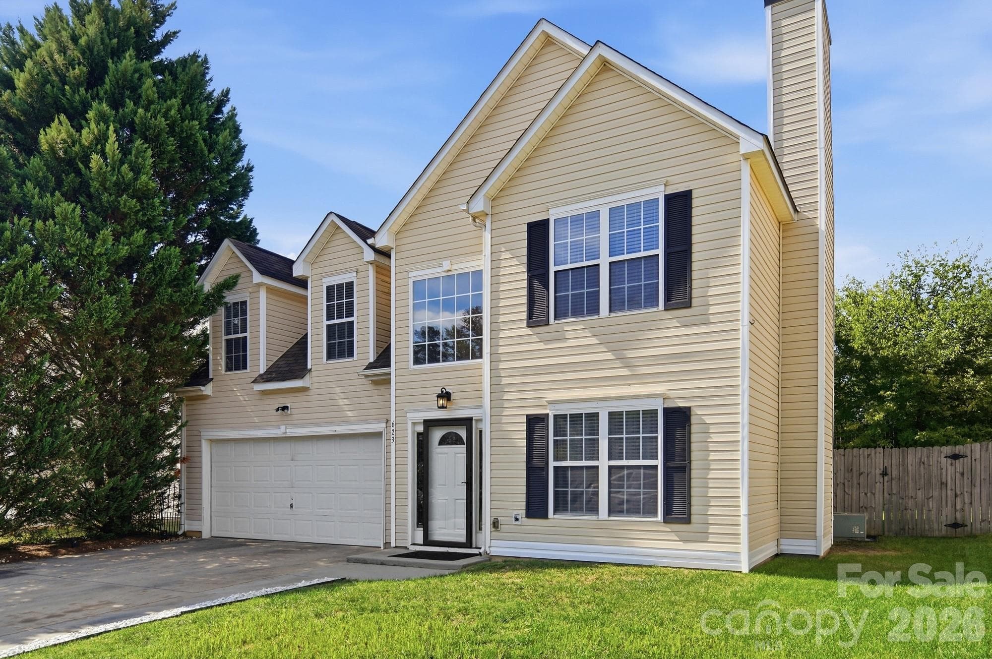 Single Family Residence at 623 Finborough Court, Charlotte, photo 10 of 37