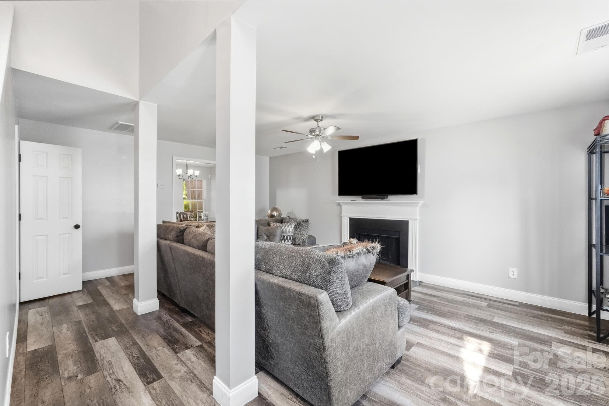 Single Family Residence at 623 Finborough Court, Charlotte, photo 13 of 37