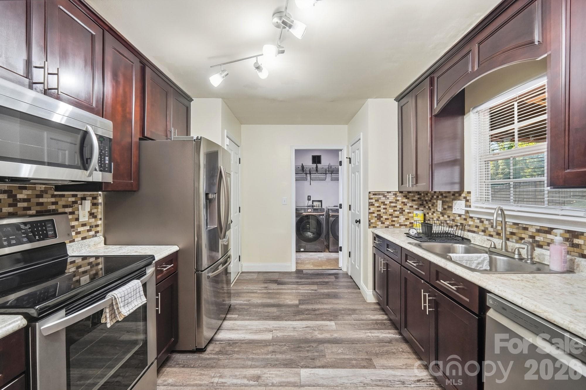 Single Family Residence at 623 Finborough Court, Charlotte, photo 19 of 37