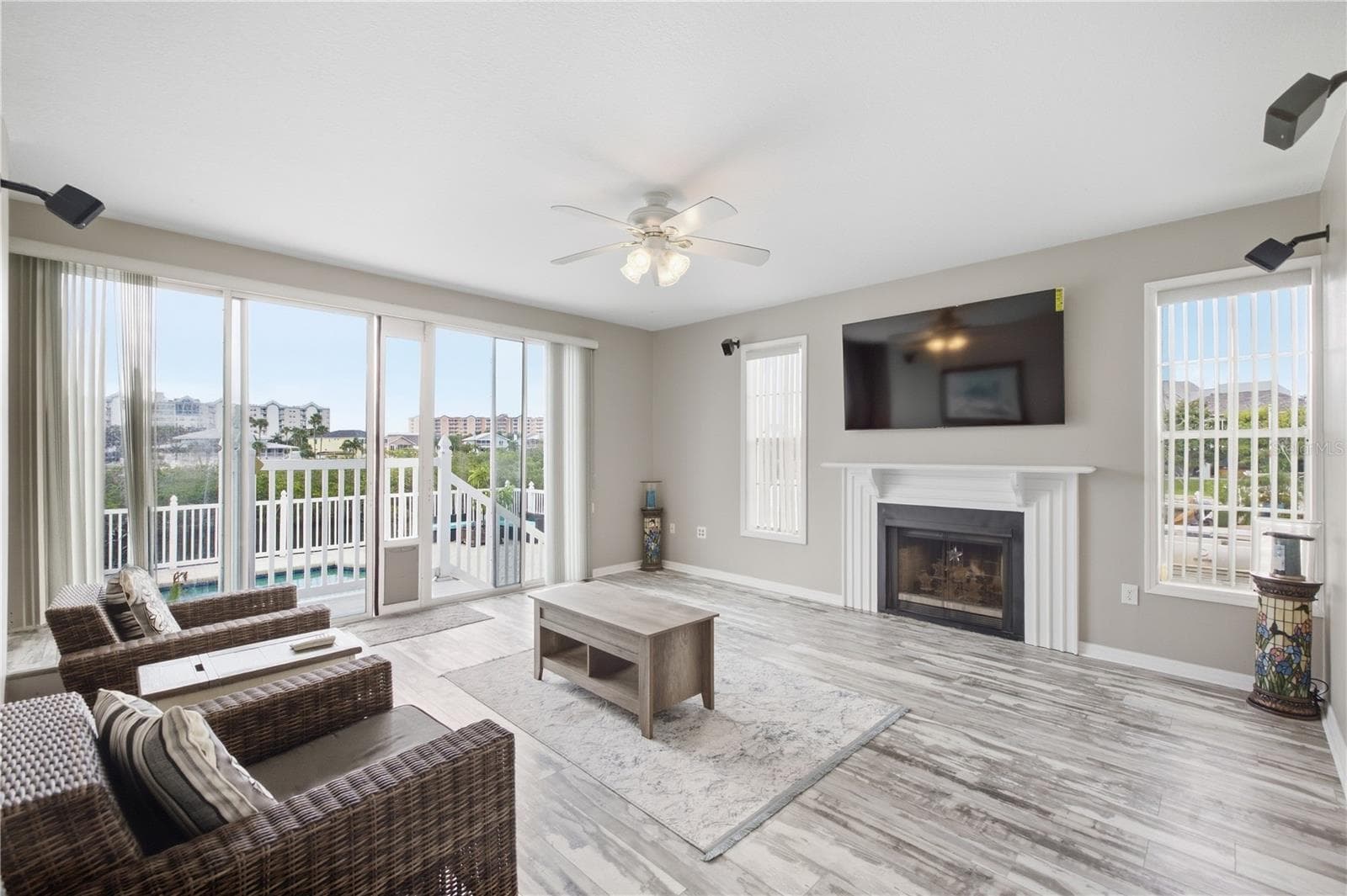 Additional downstairs Den or back entrance could be used as in - law suite for the entire downstairs! - 6244 SPOONBILL DR, NEW PORT RICHEY