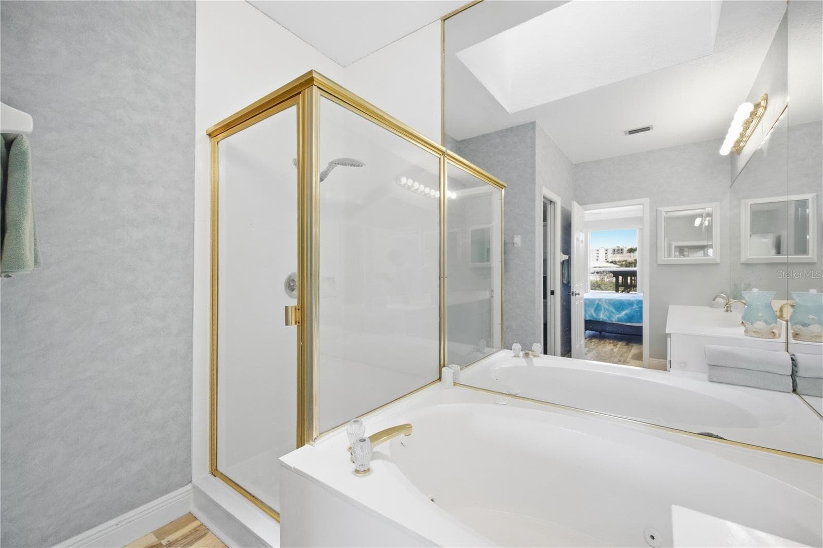 Shower and Jacuzzi Tub combo! - 6244 SPOONBILL DR, NEW PORT RICHEY