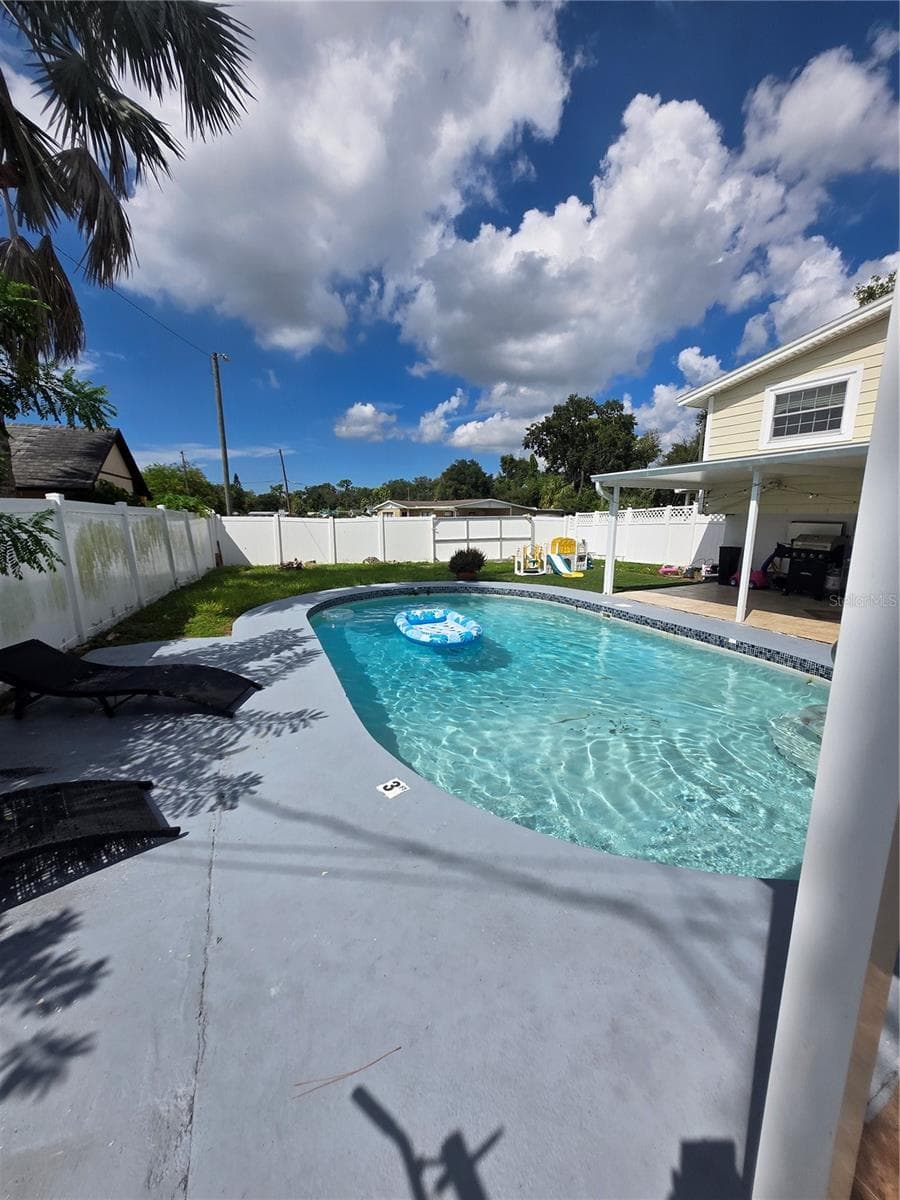 Single Family Residence at 7710 W HANNA AVE, TAMPA, photo 8 of 24
