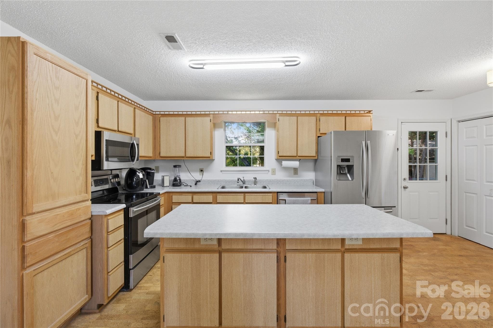 Kitchen with Breakfast Bar - 217 23rd Street NW, Hickory