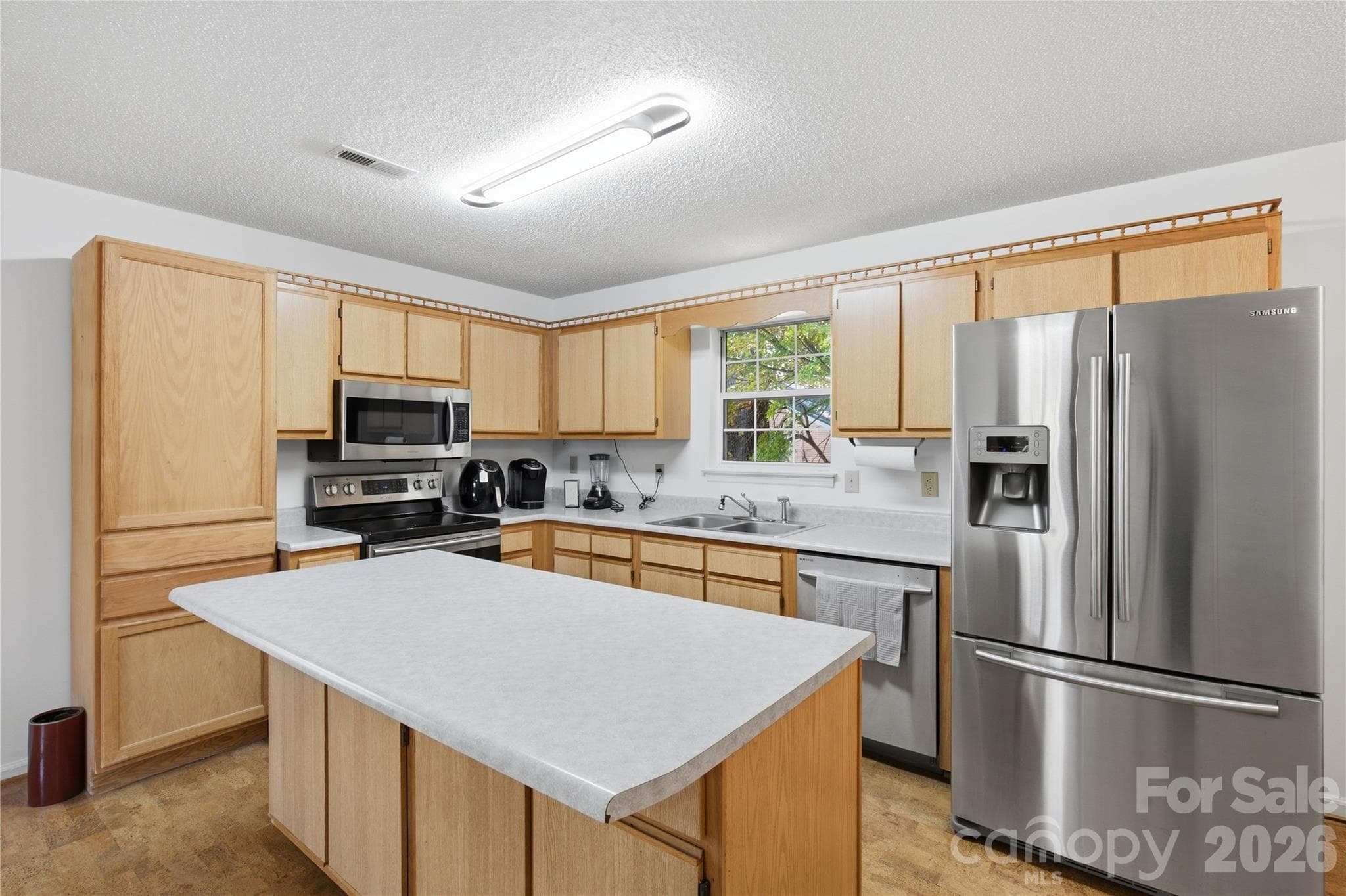 Kitchen with Breakfast Bar - 217 23rd Street NW, Hickory