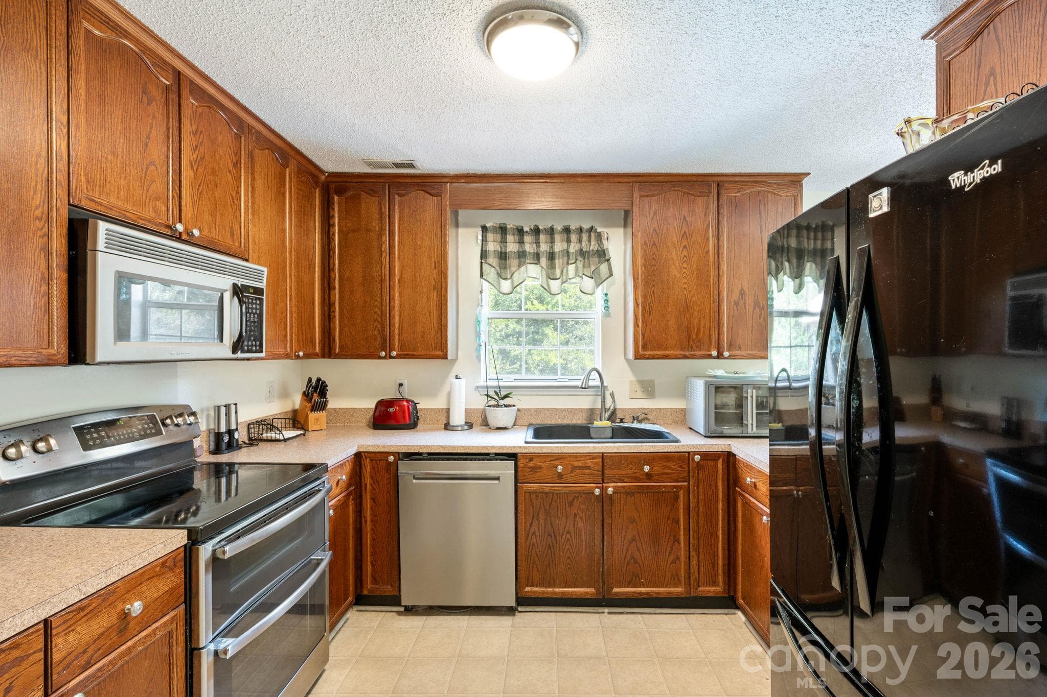 Single Family Residence at 1300 Sugar Hollow Drive, Charlotte, photo 6 of 28