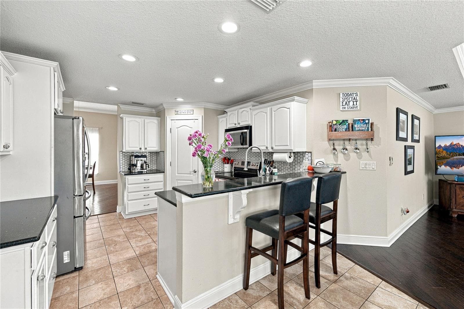 Single Family Residence at 2909 BLACKWATER CREEK DR, LAKELAND, photo 8 of 47