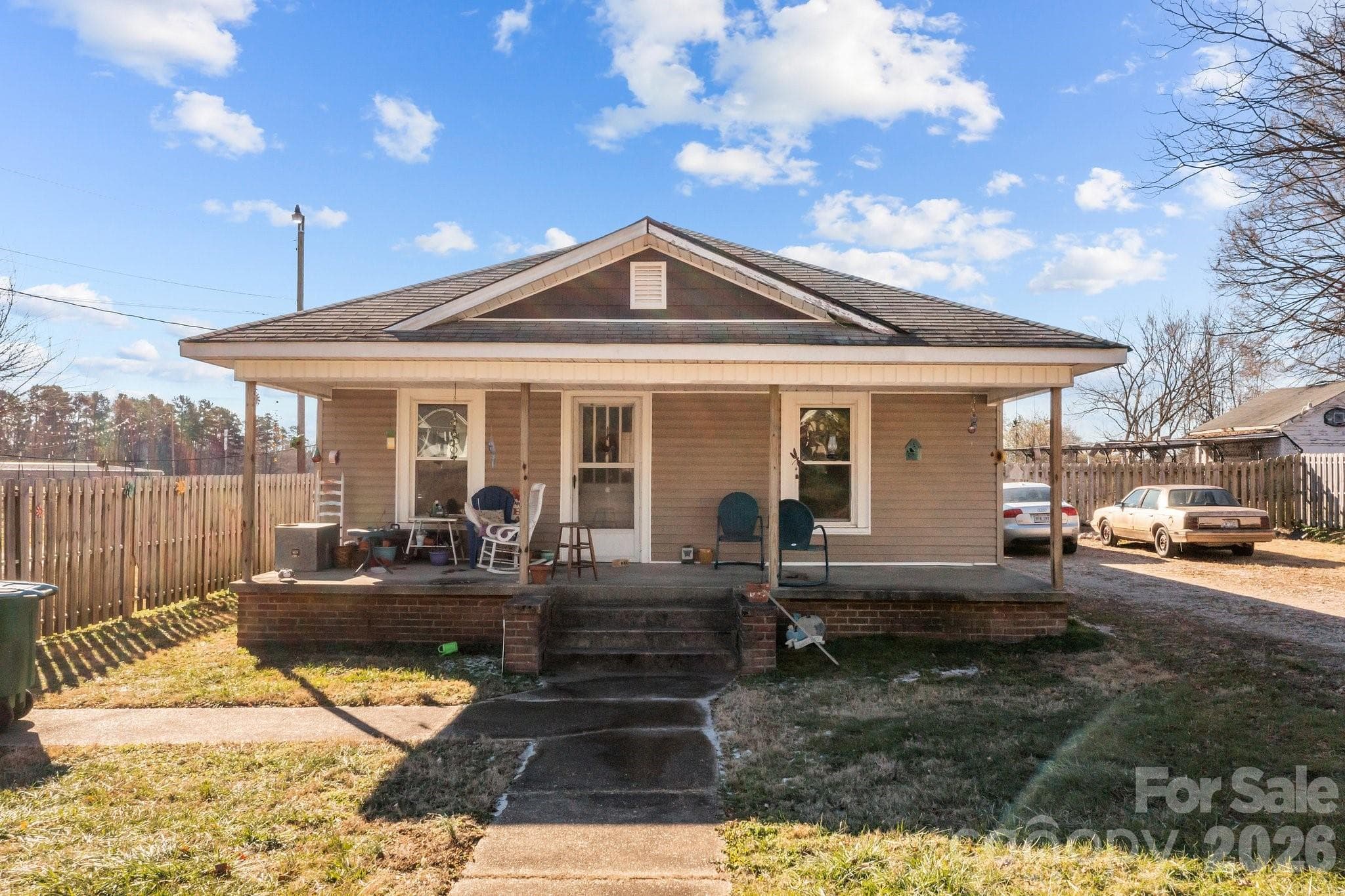 810 E Mills St - 814 E Mills Drive, Landis