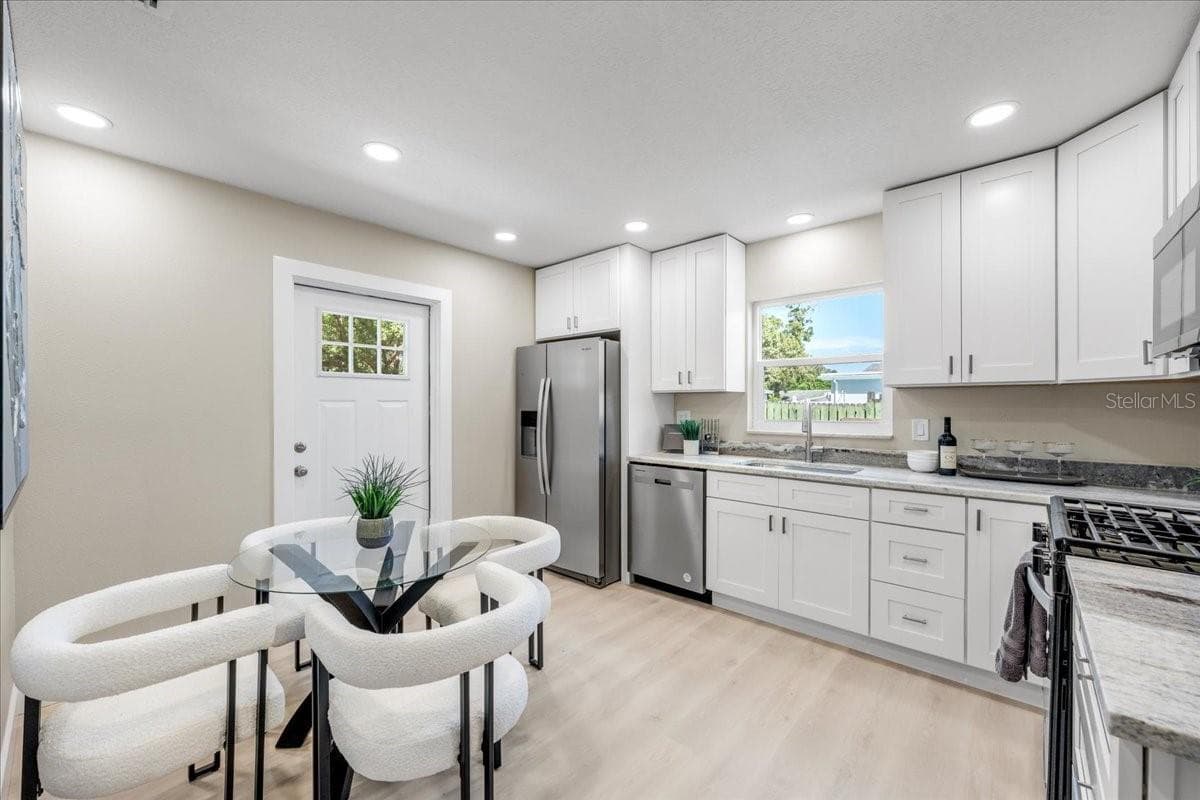 Single Family Residence at 14756 MOCKINGBIRD LN E, CLEARWATER, photo 11 of 51
