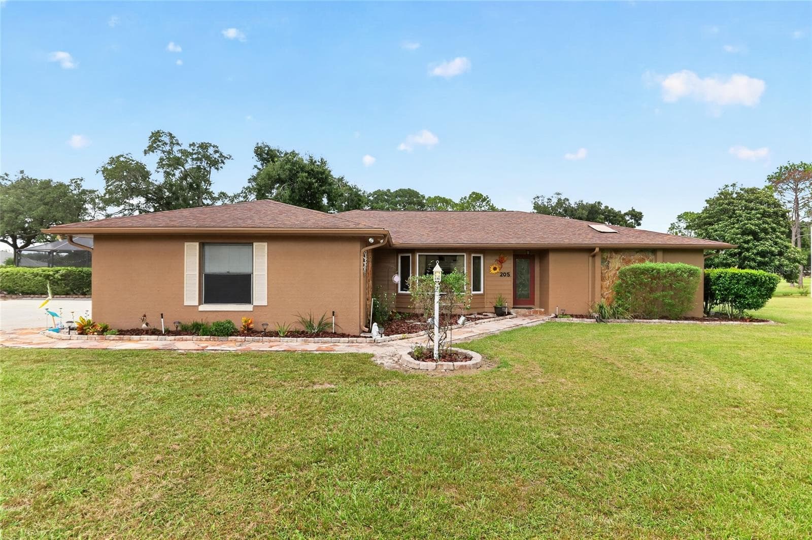 205 E FALCONRY CT