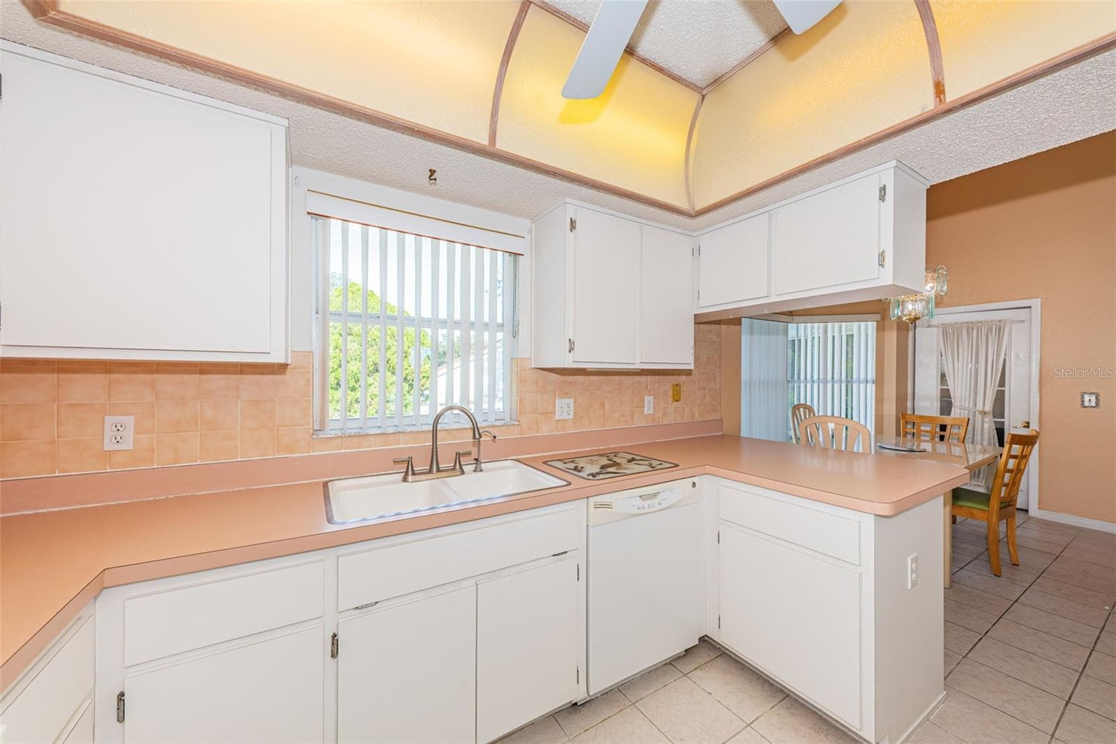 Kitchen Sink Window - 812 HIGH POINT CT, TARPON SPRINGS
