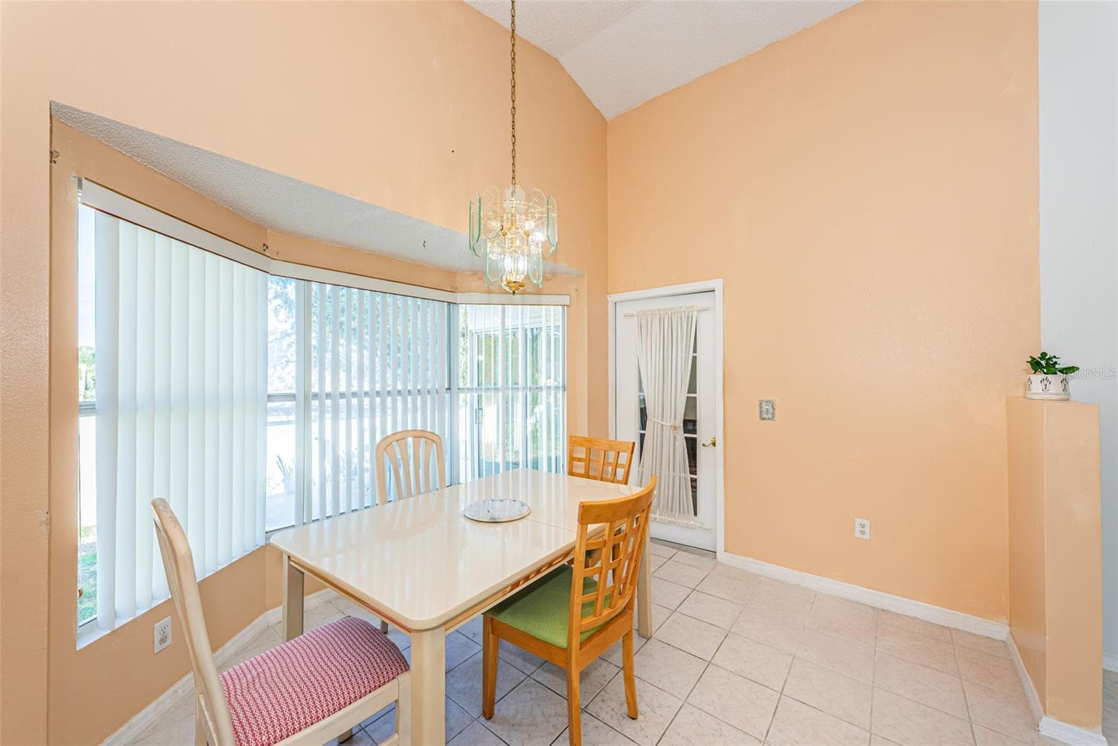Easy acces to the Florida Room - 812 HIGH POINT CT, TARPON SPRINGS