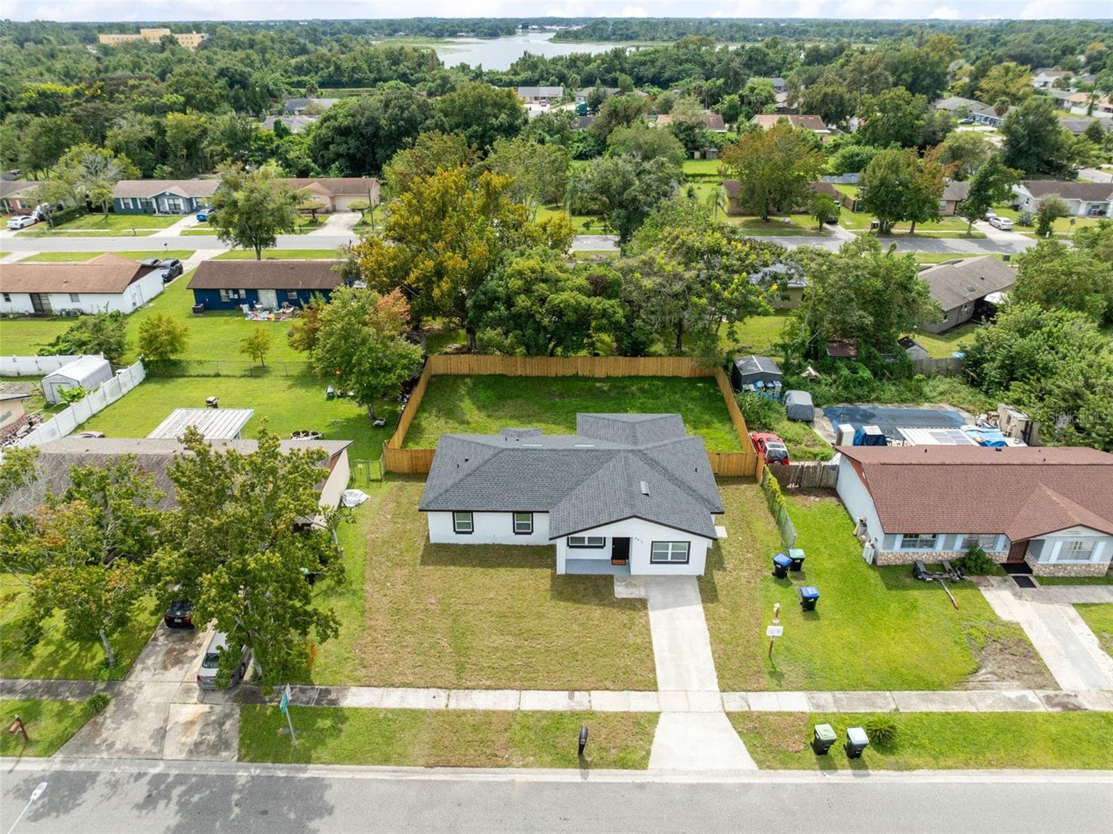 Single Family Residence at 4410 CHATEAU RD, ORLANDO, photo 3 of 27
