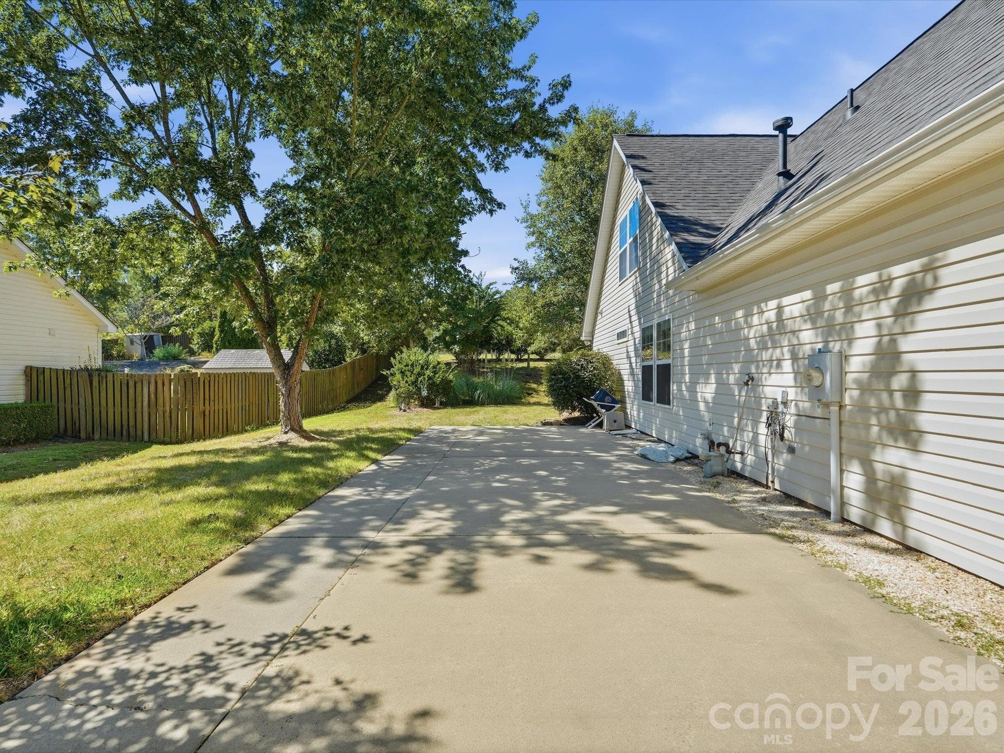 Single Family Residence at 526 Kenbridge Lane, Rock Hill, photo 3 of 47