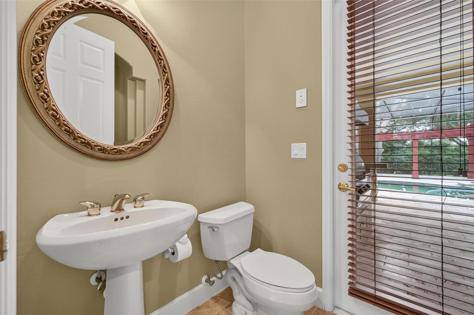 Half bath with pool access - 1516 CANOPY OAKS BLVD, PALM HARBOR
