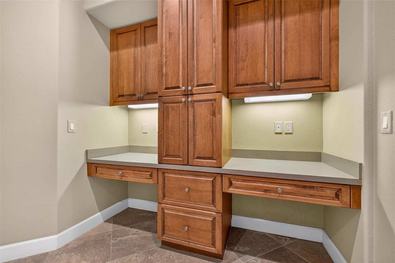 Built-in planning desks - 1516 CANOPY OAKS BLVD, PALM HARBOR