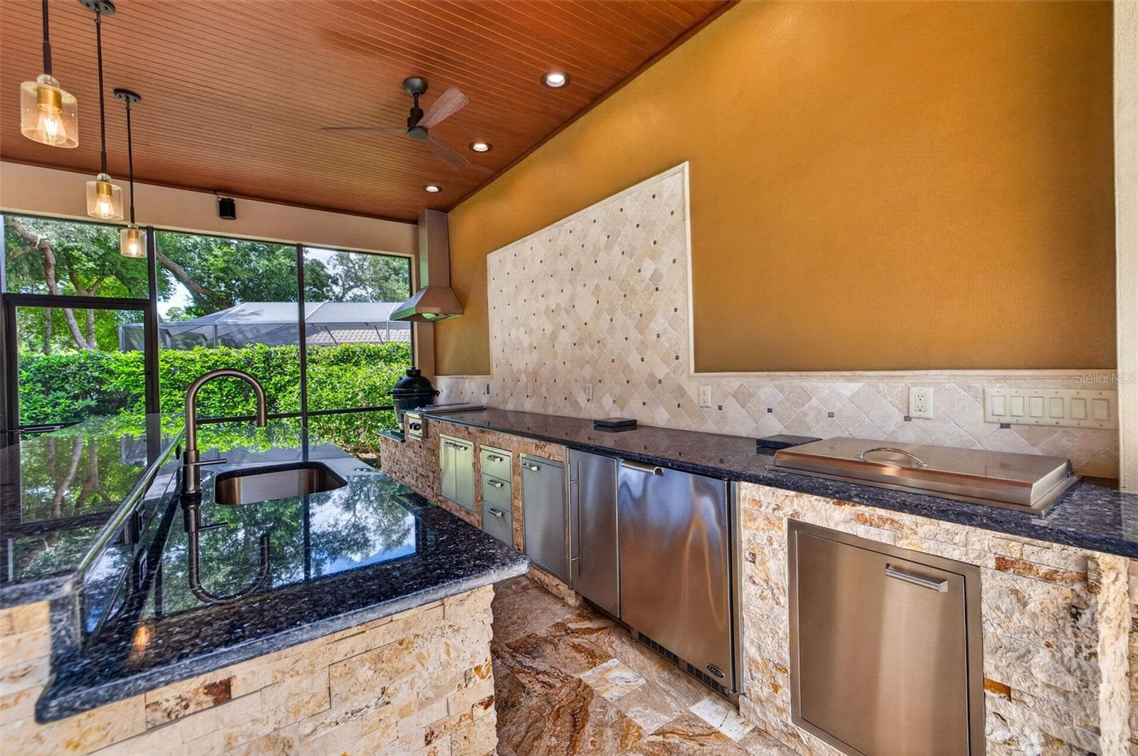 Built in outdoor kitchen - 1516 CANOPY OAKS BLVD, PALM HARBOR
