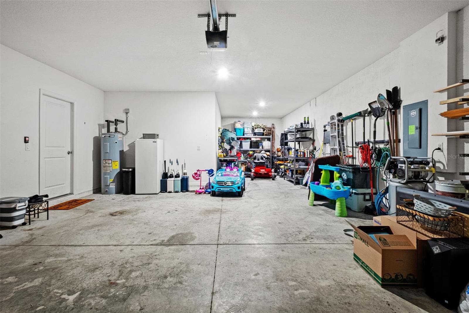 Tandem 3 car garage - 13049 MAYCREST AVE, WEEKI WACHEE