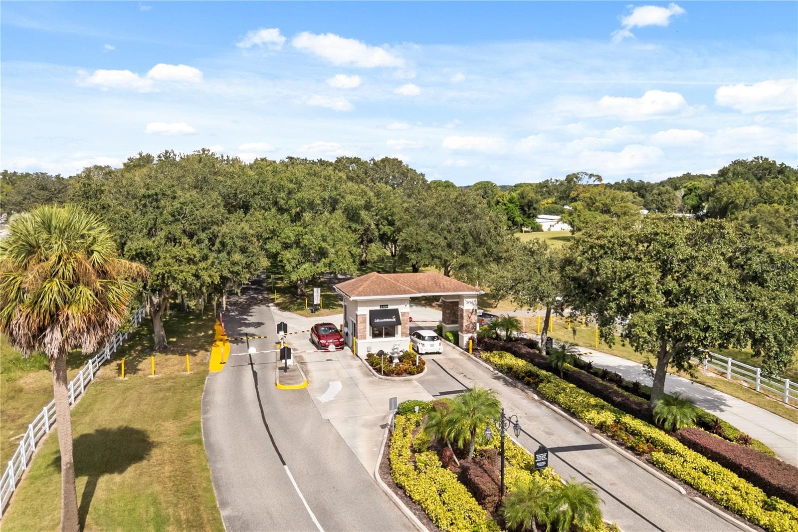 24/7 Manned Guard Gate - 2567 CAYMAN CIR #R25, ZELLWOOD