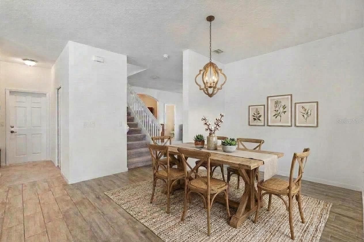Large dining nook in open kitchen area - 16021 CHAMPLAIN ST, CLERMONT