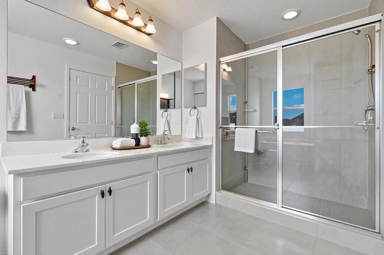 Primary Suite #2 Bathroom - 16021 CHAMPLAIN ST, CLERMONT