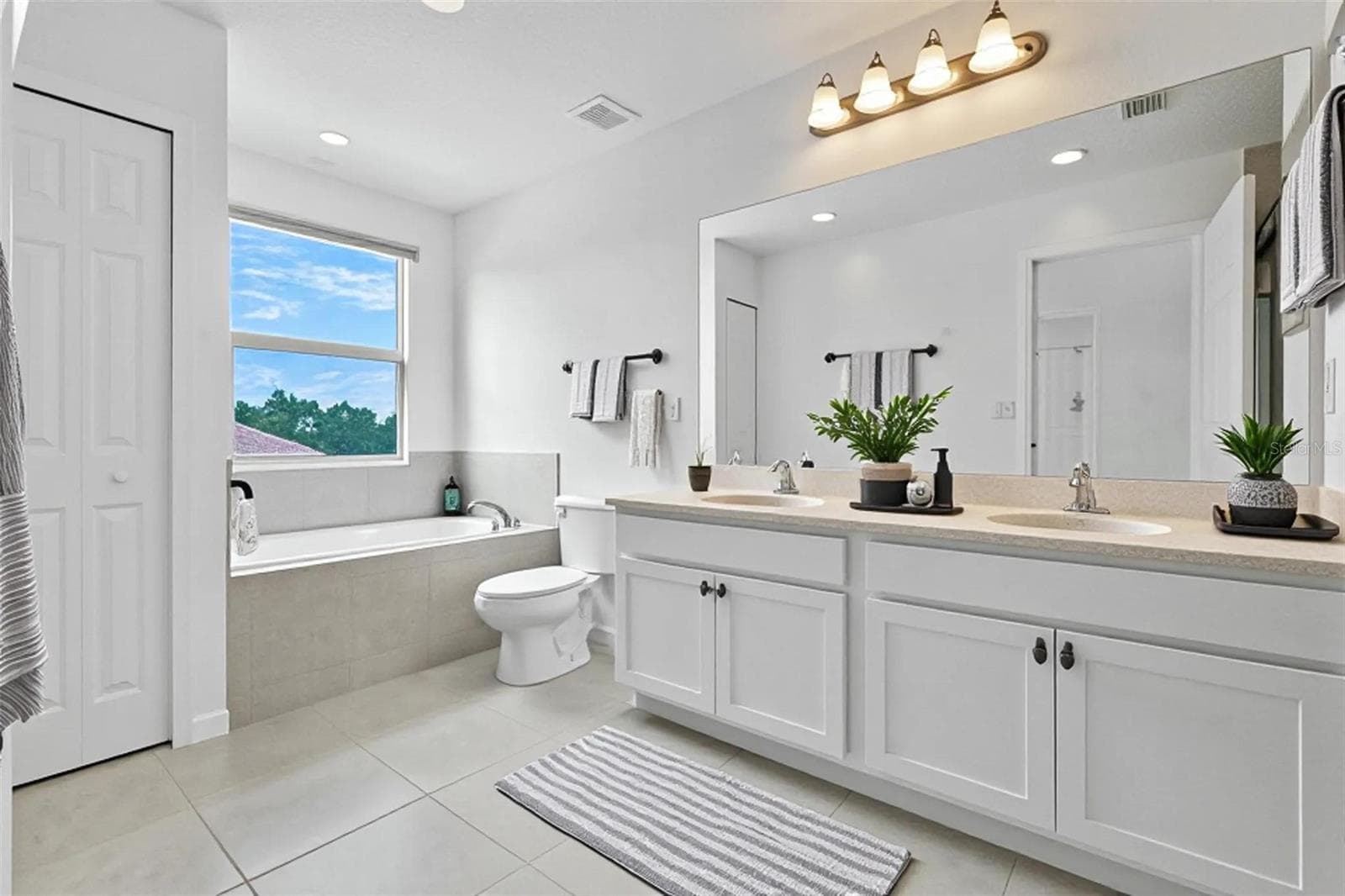 Primary Suite #2 Bathroom - 16021 CHAMPLAIN ST, CLERMONT