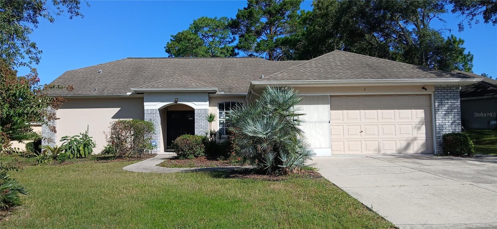 2 BLACK WILLOW CT N
