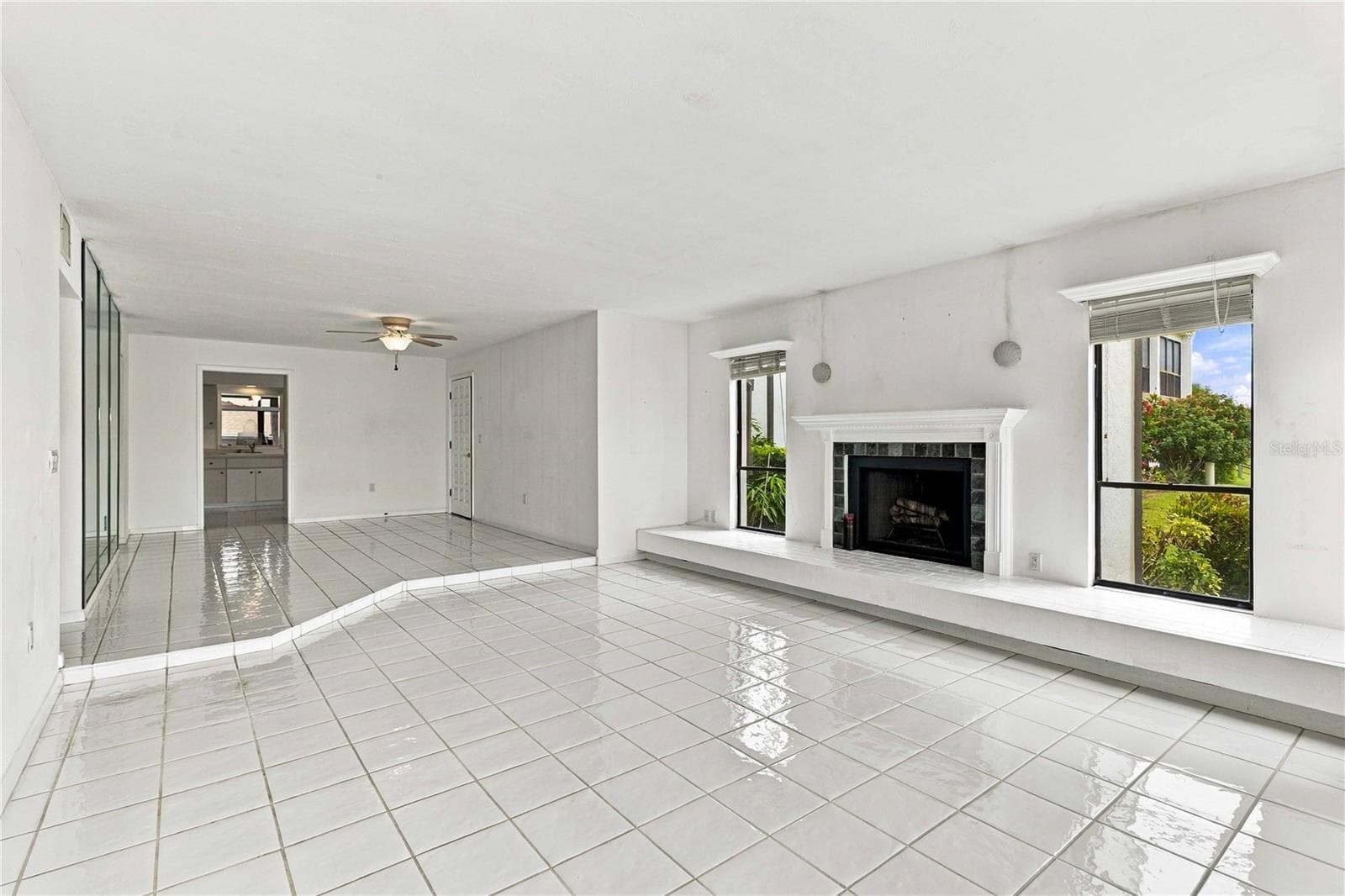living room/dinning room - 8734 54TH AVE W #8734, BRADENTON