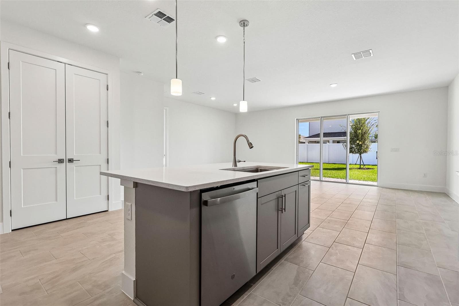 Single Family Residence at 30314 EMERALD FOREST DR, MOUNT DORA, photo 7 of 33