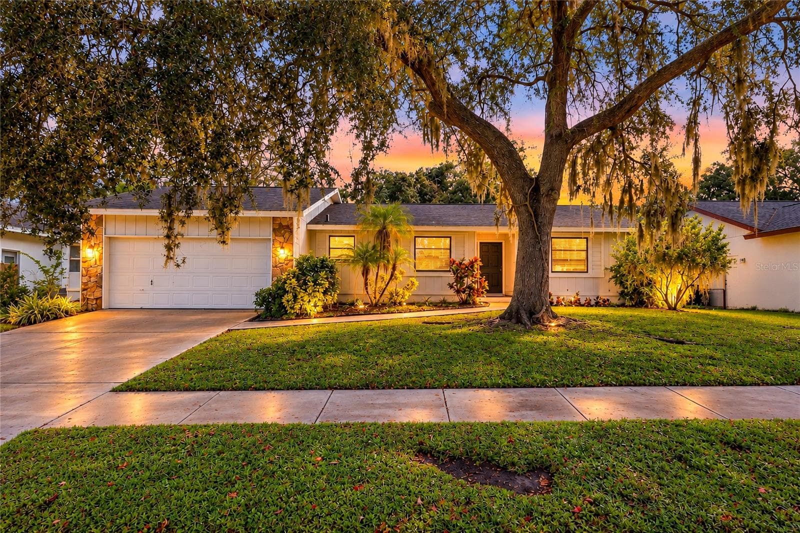 2475 WOOD OAK DR