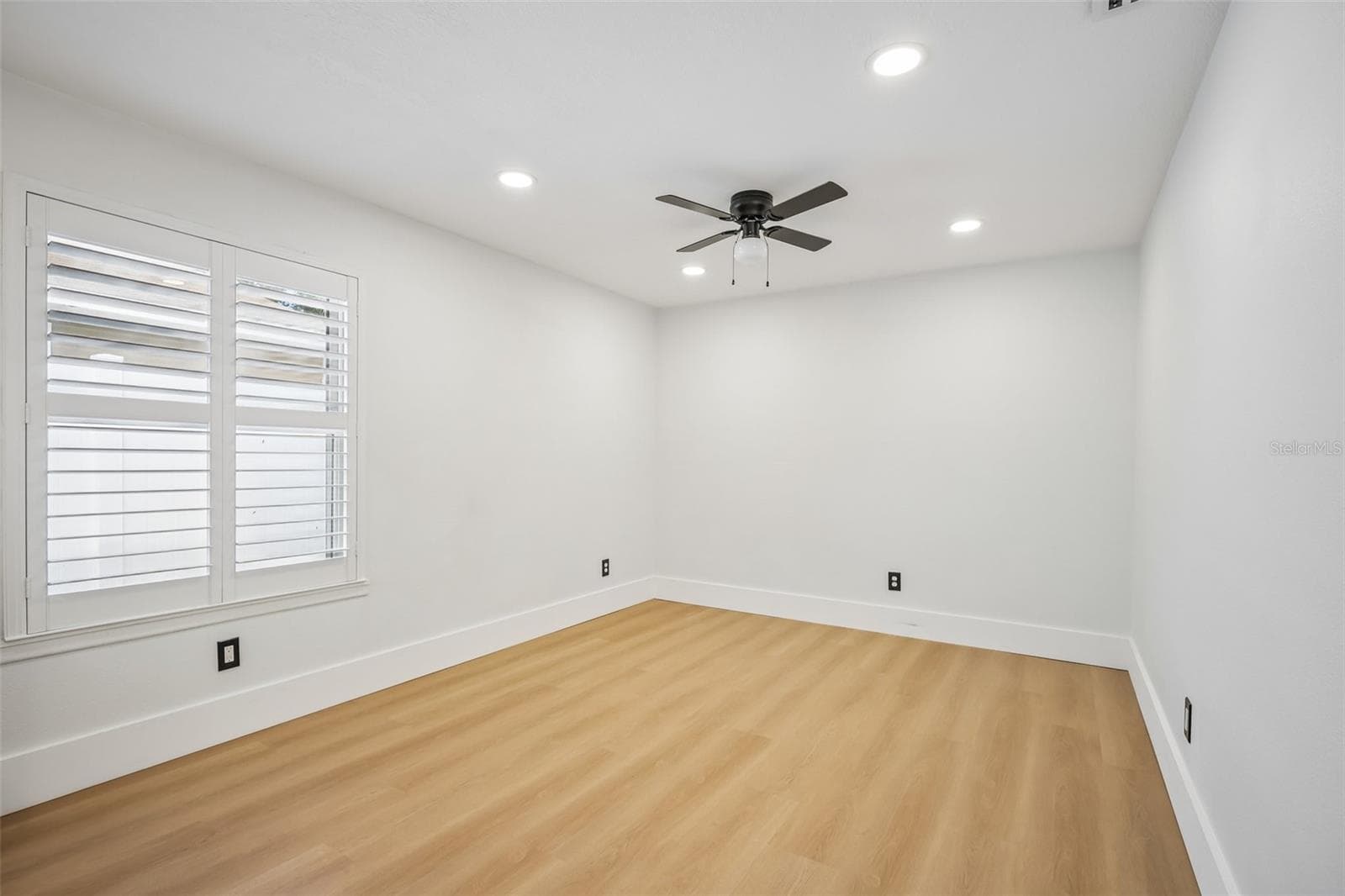 Single Family Residence at 2805 NORTHCOTE DR, PALM HARBOR, photo 10 of 37