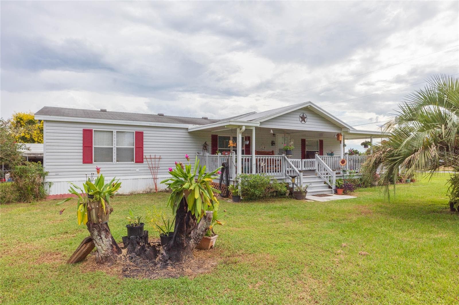 Manufactured Home at 14716 BILLIE LN, DADE CITY, photo 2 of 44