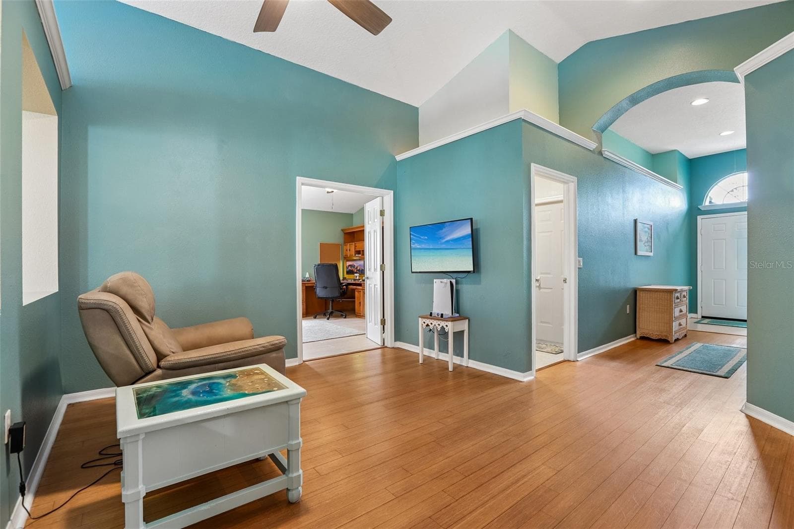 Single Family Residence at 2546 ARROWPOINTE DR, HOLIDAY, photo 2 of 36