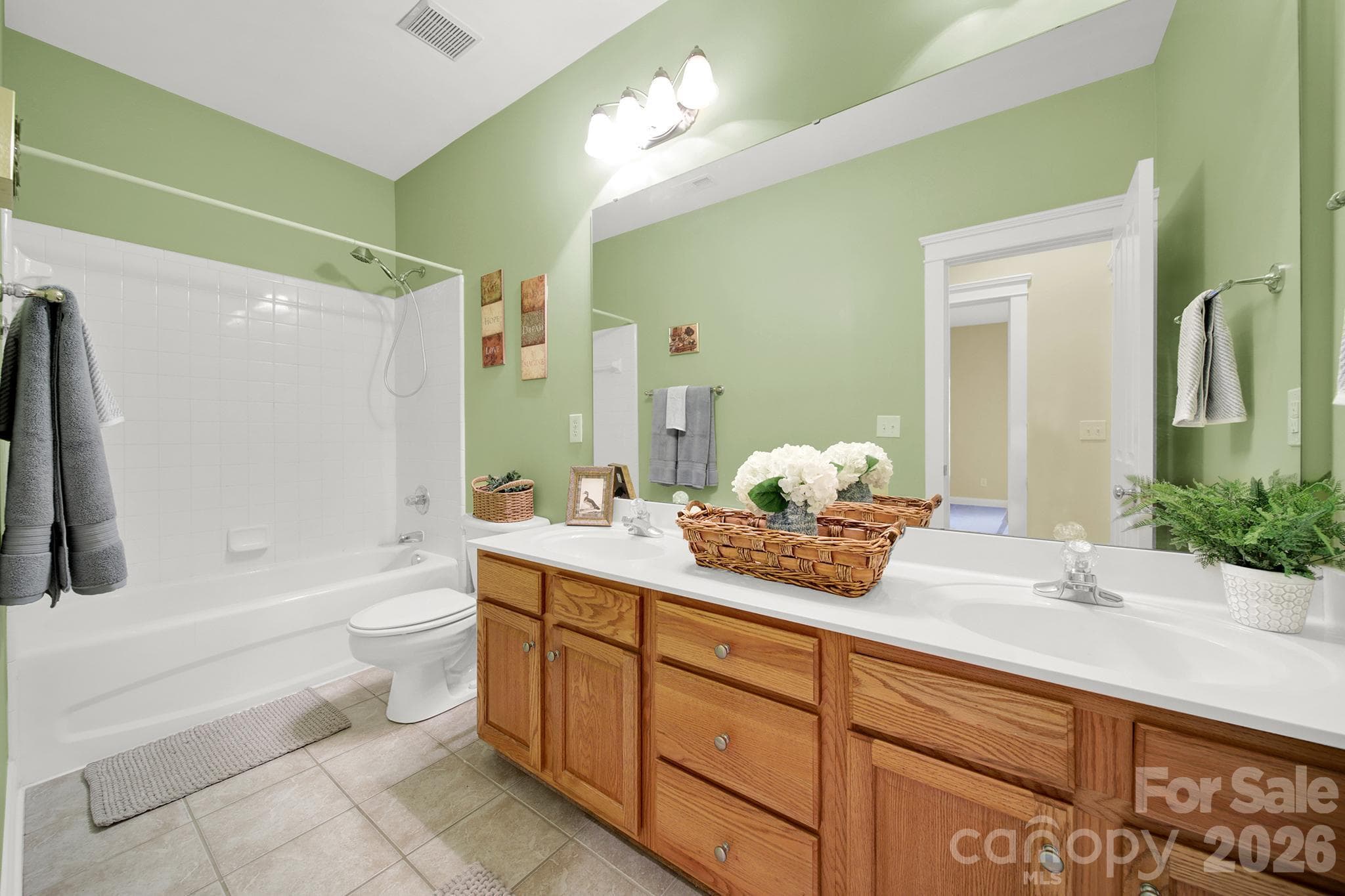 upstairs full bath - Lake Wylie