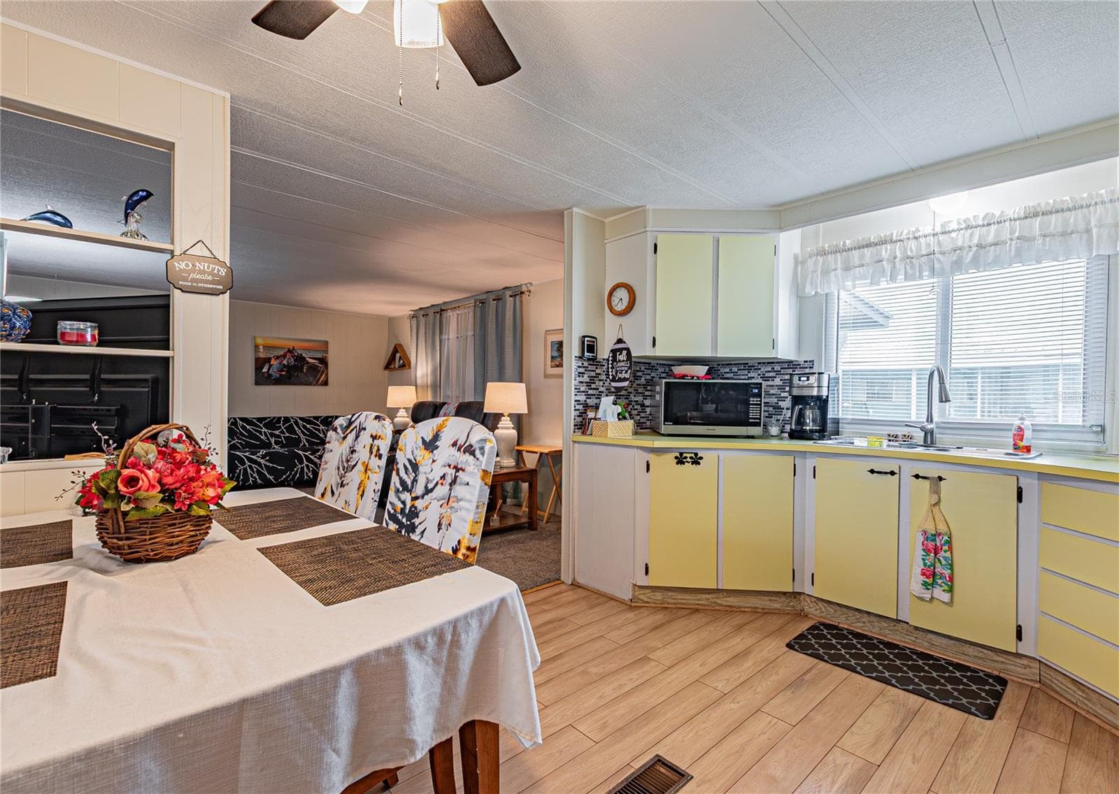 Manufactured Home at 5402 MOHAWK ST, ZEPHYRHILLS, photo 10 of 41