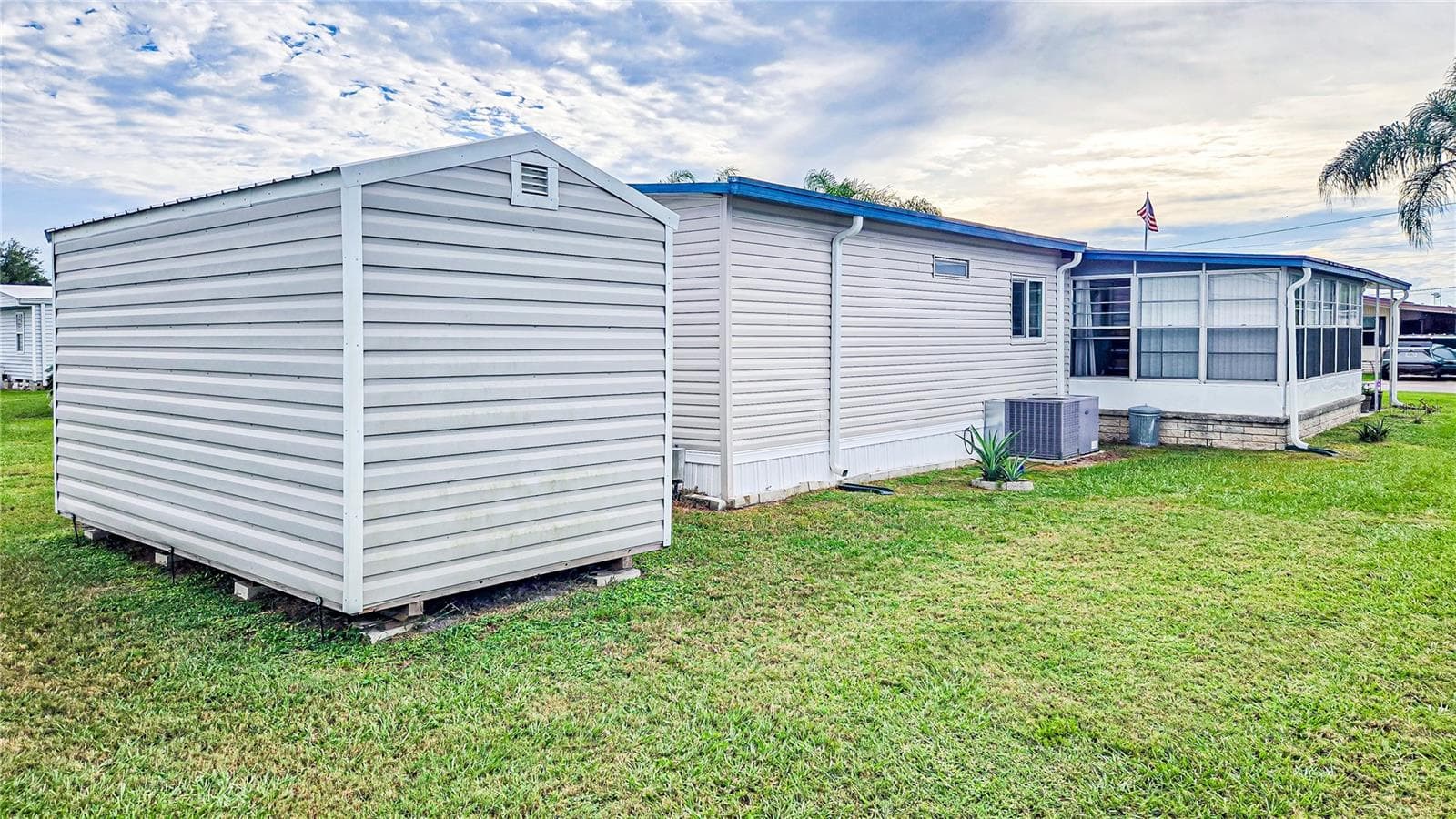 Manufactured Home at 5402 MOHAWK ST, ZEPHYRHILLS, photo 27 of 41