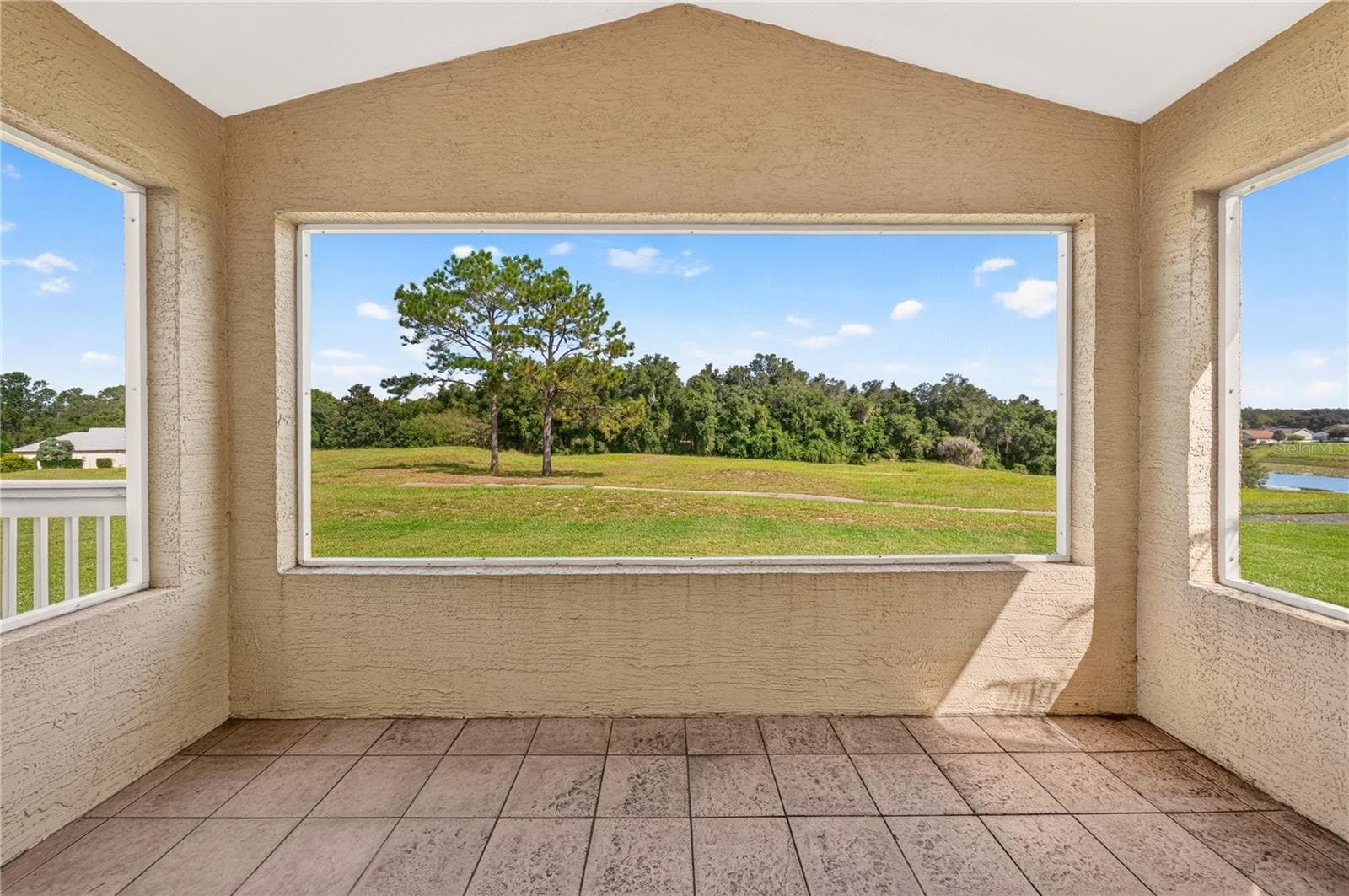 Landscape view-no rear neighbors - 90 GOLFVIEW CIR, UMATILLA