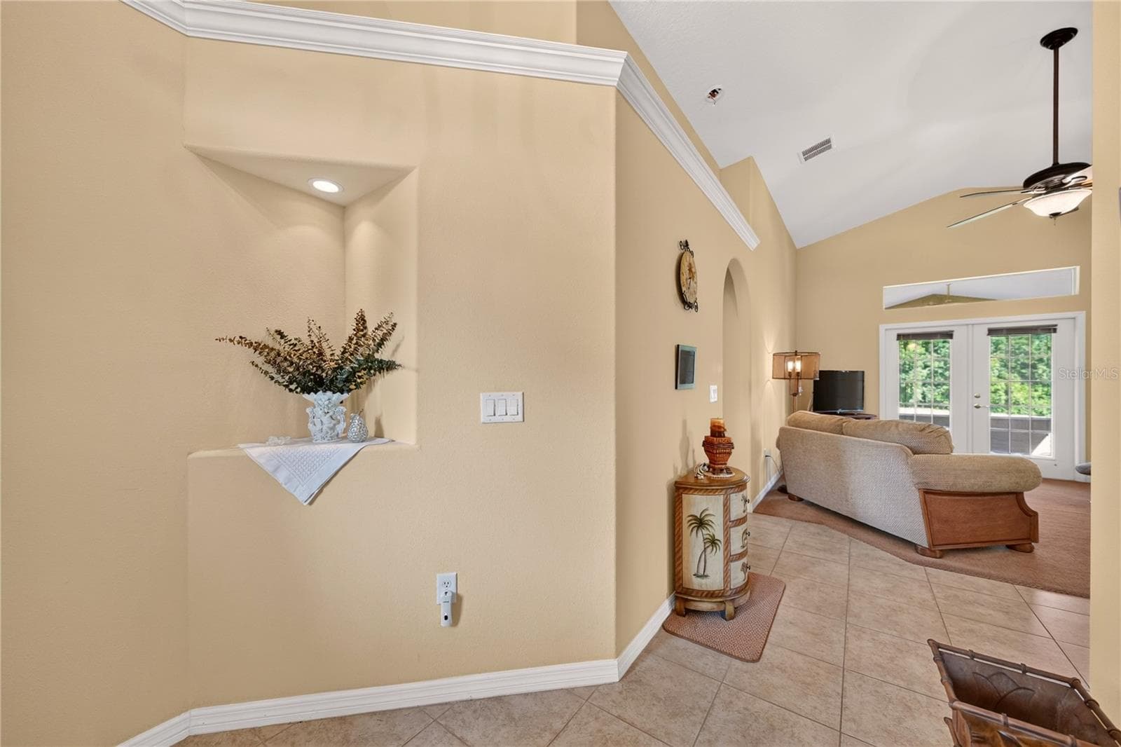 Entryway - 90 GOLFVIEW CIR, UMATILLA