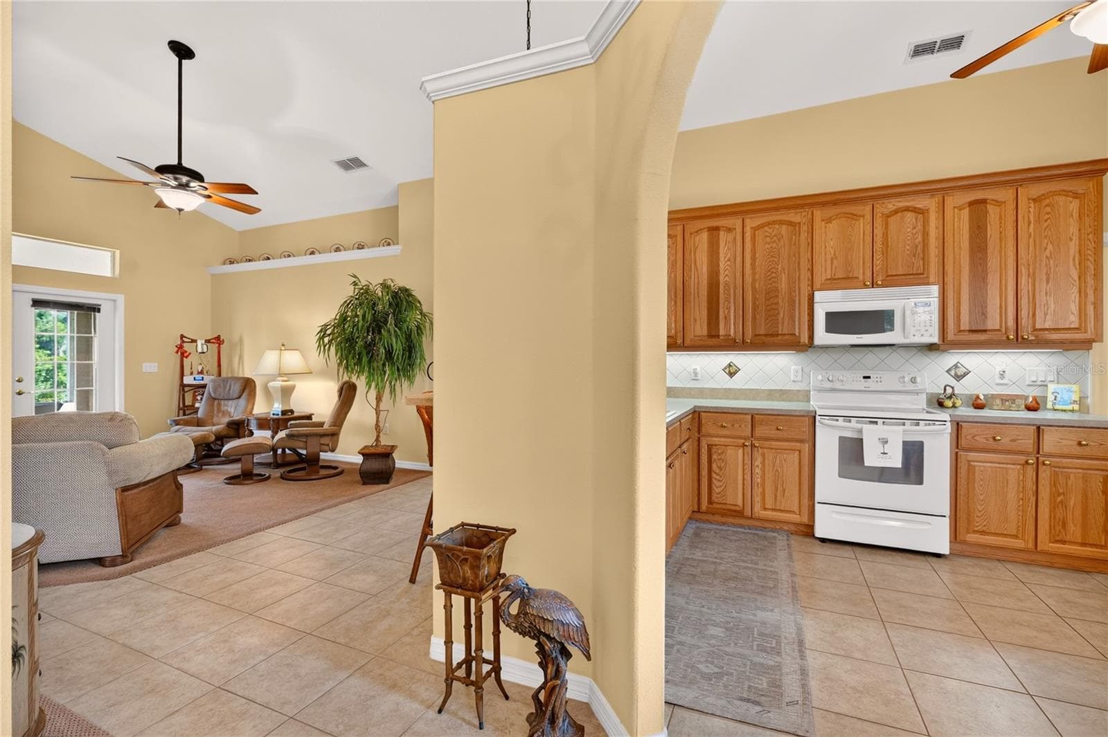 Entryway to kitchen - 90 GOLFVIEW CIR, UMATILLA