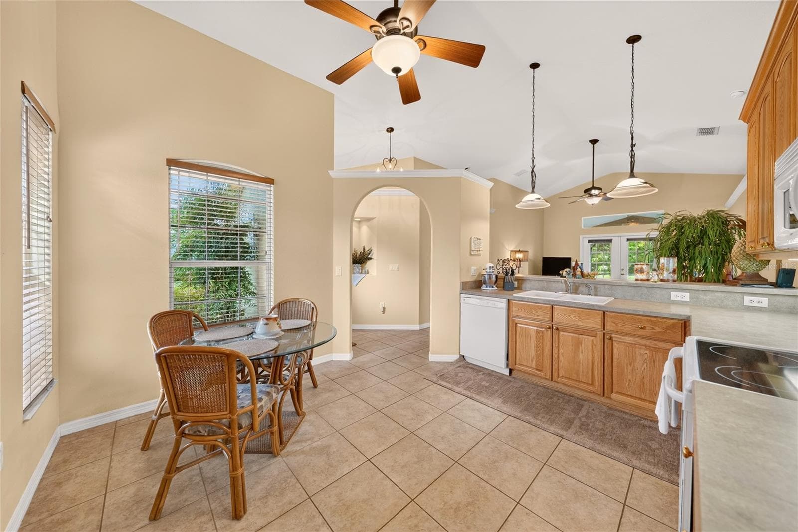 Single Family Residence at 90 GOLFVIEW CIR, UMATILLA, photo 10 of 62