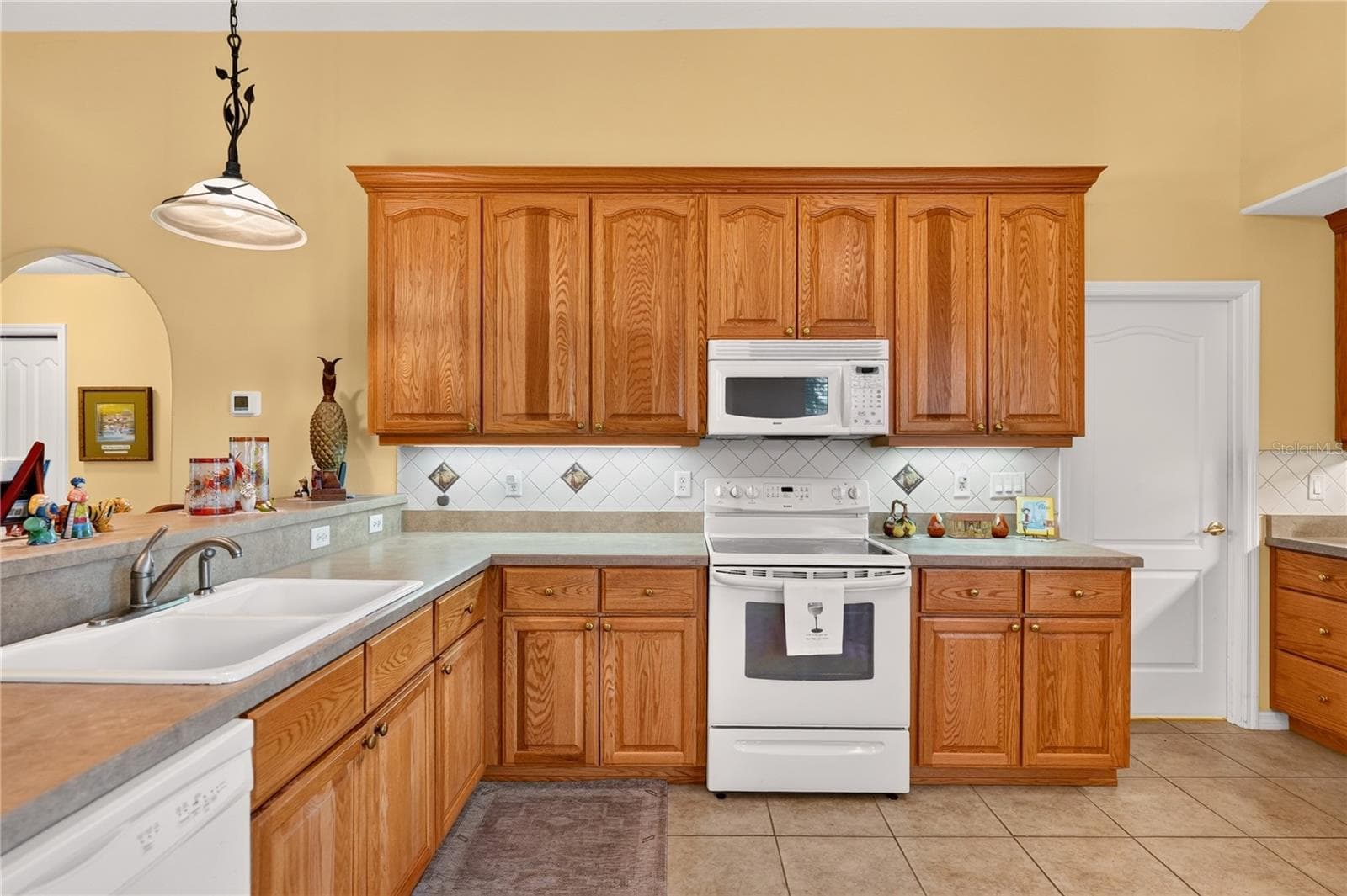 Single Family Residence at 90 GOLFVIEW CIR, UMATILLA, photo 13 of 62