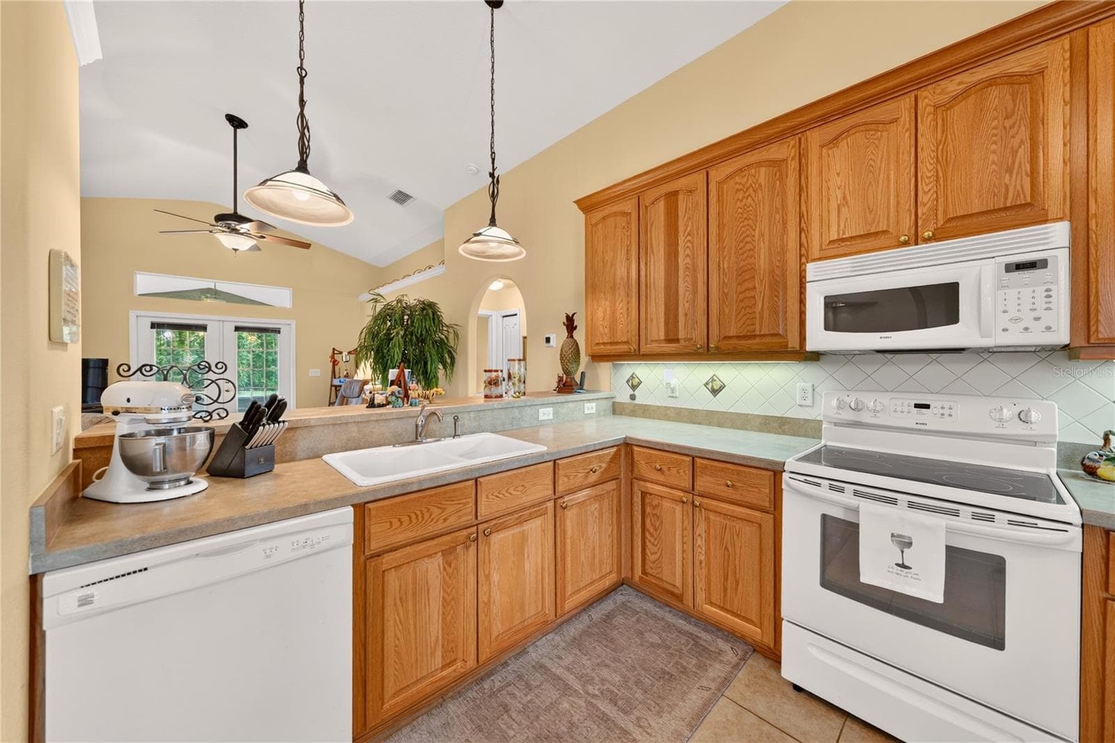 Single Family Residence at 90 GOLFVIEW CIR, UMATILLA, photo 14 of 62