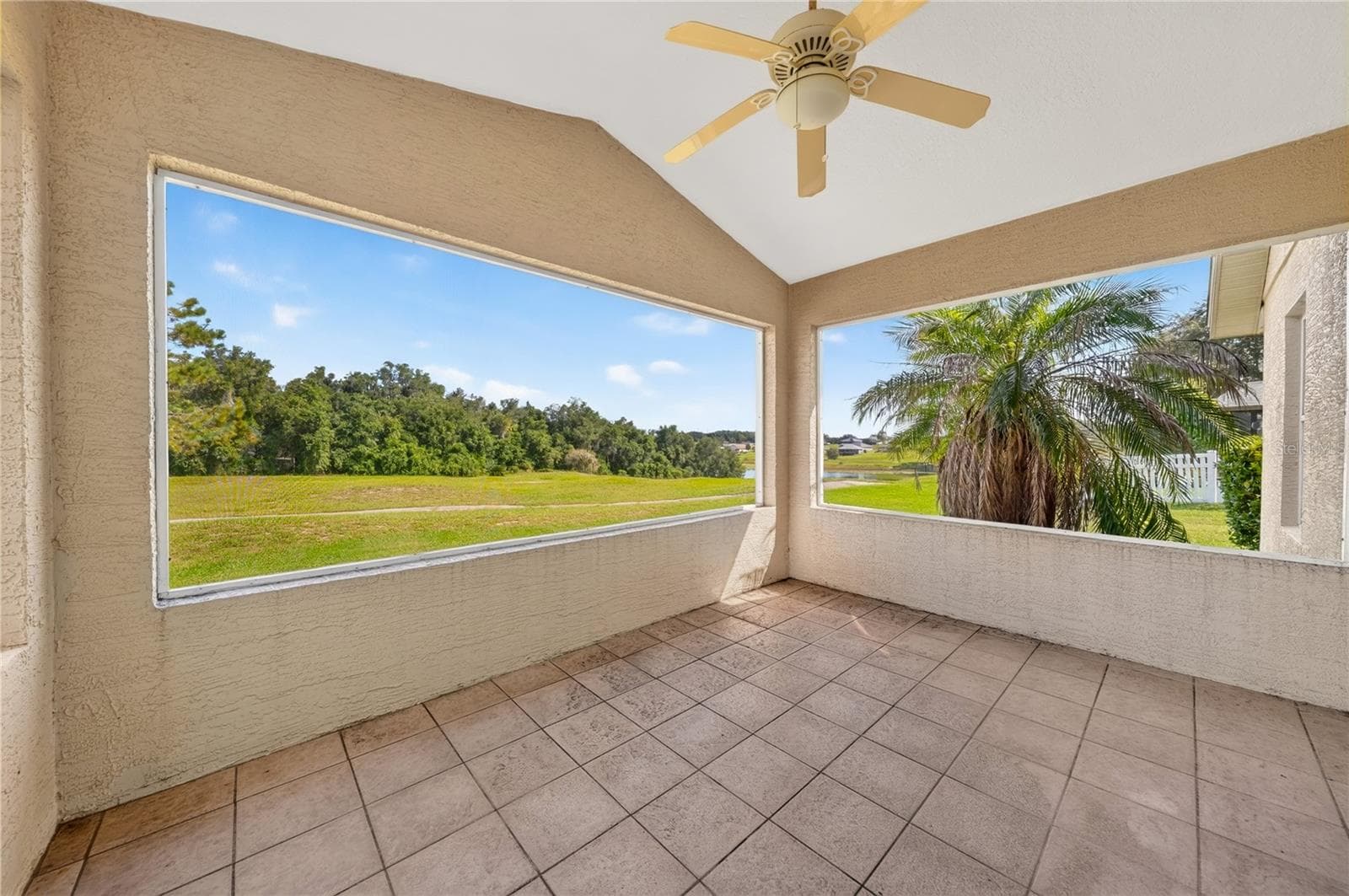Single Family Residence at 90 GOLFVIEW CIR, UMATILLA, photo 20 of 62